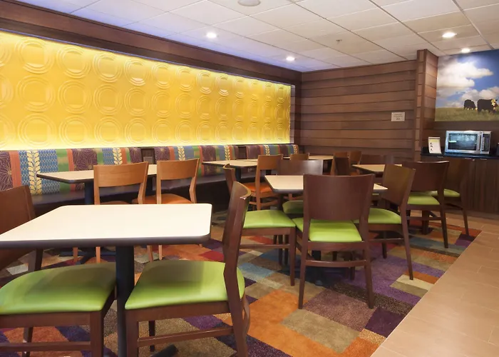 Fairfield By Marriott & Fossil Creek 3*