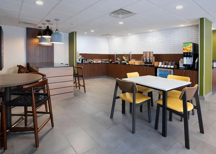 Fairfield By Marriott & Fossil Creek Hotel 3*