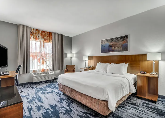 Fairfield By Marriott & Fossil Creek Hotel 3*