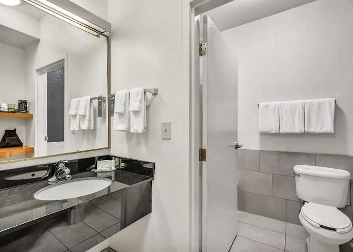 Fairfield By Marriott & Fossil Creek Hotel